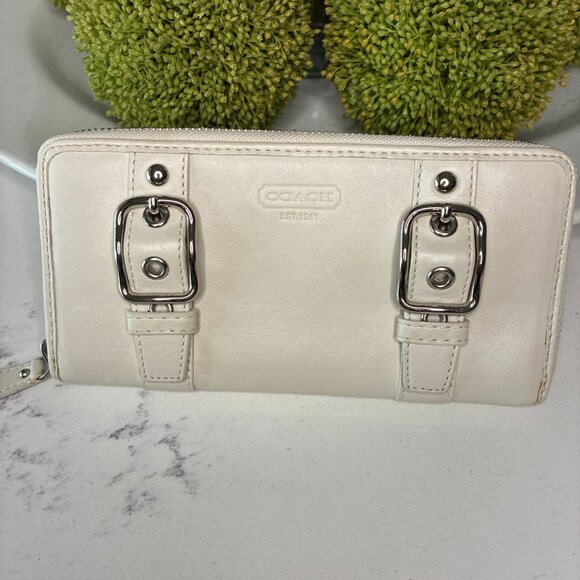 COACH SoHo Zoe Double Buckle Clutch Wallet in Off White/ Ivory - Picture 1 of 5